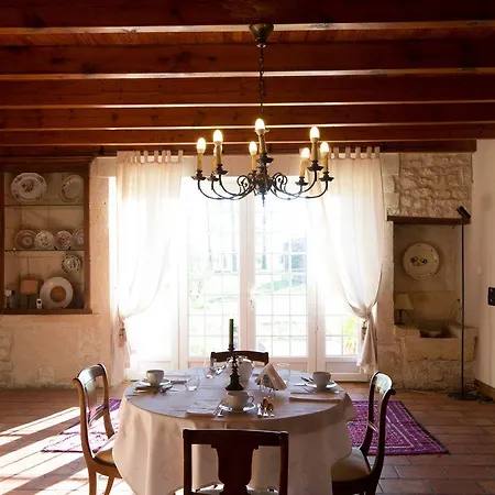 לינה וארוחת בוקר La Bribaudonniere Saint-Palais-de-Phiolin