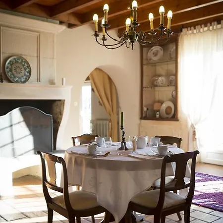 לינה וארוחת בוקר La Bribaudonniere Saint-Palais-de-Phiolin